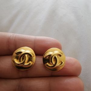 Gold round earrings CC
